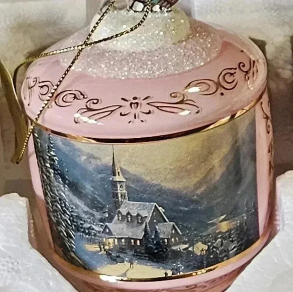 Thomas Kinkade's Moonlight Village "Christmas Memories " - Picture 6 of 10